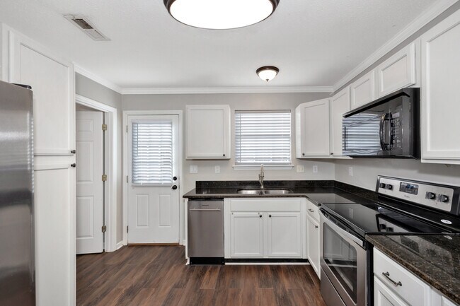 Building Photo - 103 N W Sugar Bluff Ln