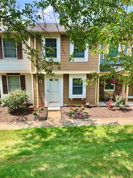 Primary Photo - 222 Shadowlawn Cir