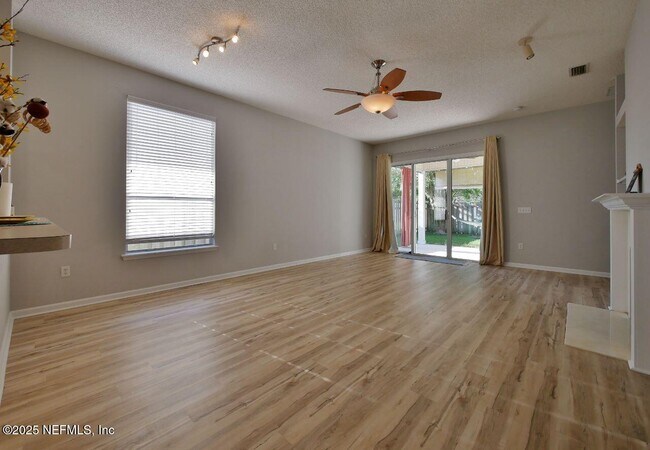 Building Photo - 1290 Ardmore St