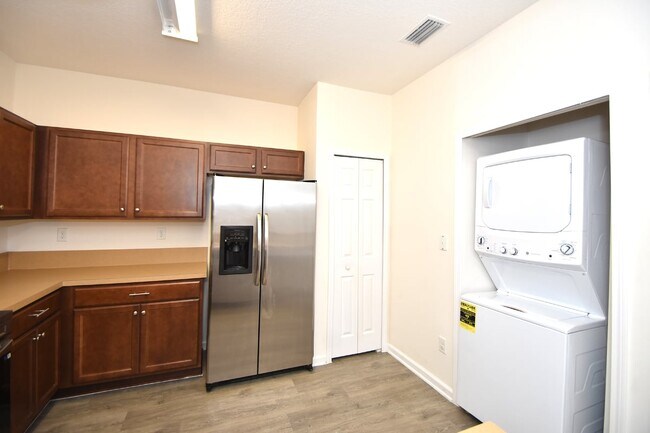 Building Photo - 2211 Golden Lake Loop