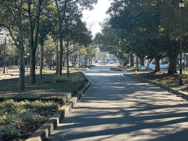 Building Photo - Available April 6th. Custom Built 3BR/2 BA Home in Park Circle!