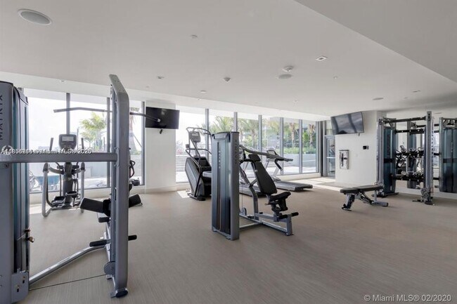 Building Photo - 2 bedroom in Aventura FL 33180