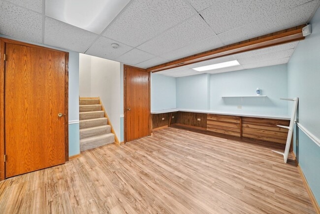 Building Photo - 2 Bed+1 Room in the Basement/1.5 Bath Townhouse