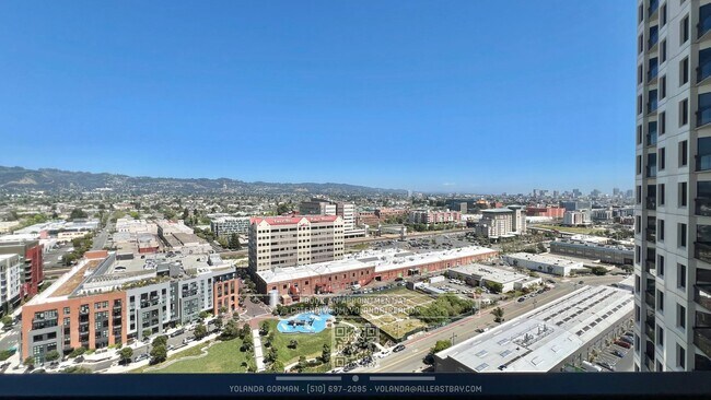 Building Photo - Stunning Large 1 Bedroom Exquisite Wood Fl...