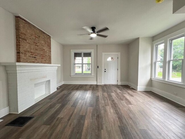 Building Photo - 927 S Champion Ave