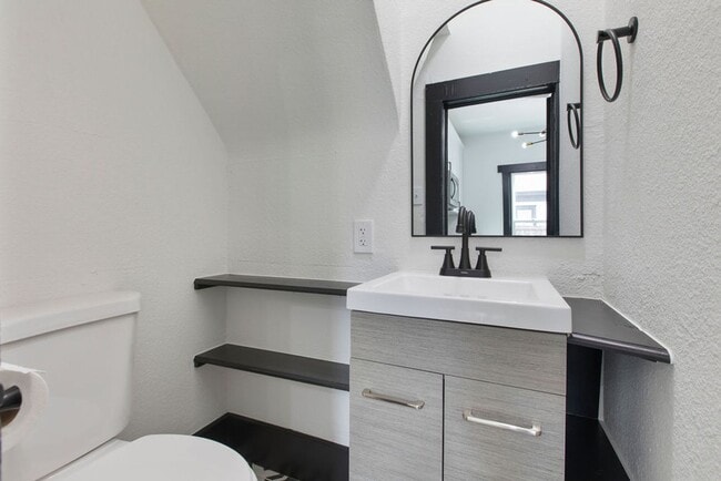 Building Photo - 3 Bedroom Bungalow in Fort Collins