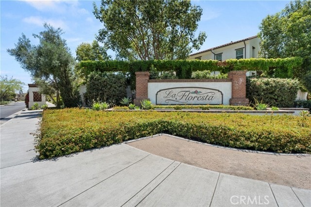 Building Photo - 421 Maravilla Ln