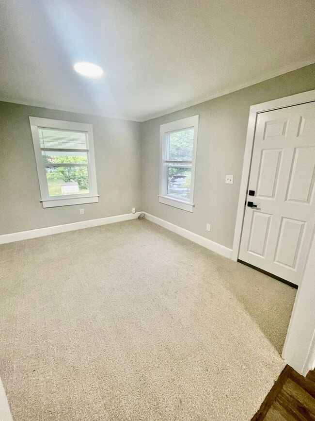 Building Photo - Welcome to this Beautiful Newly Renovated ...