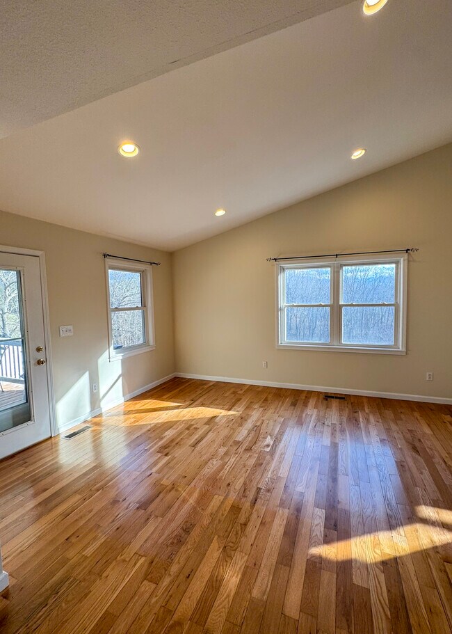 Building Photo - 74 Lockes Way