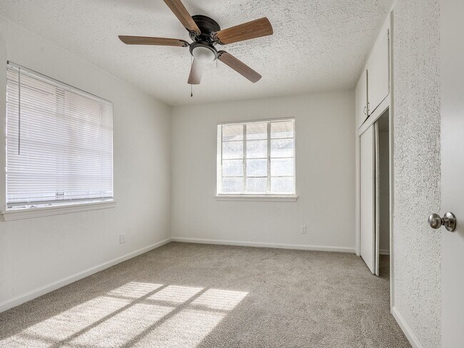 Building Photo - Updated home in Heart of OKC + 4 bedrooms