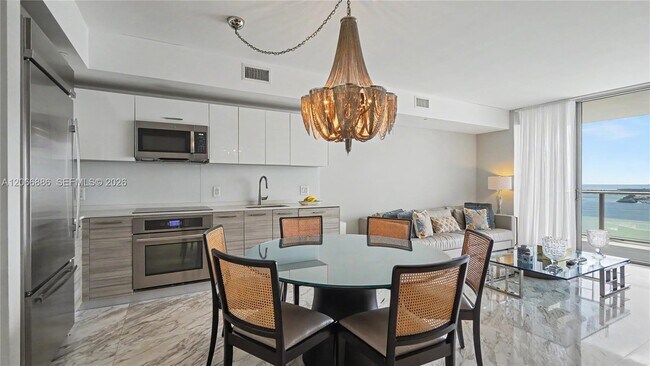 Building Photo - 1300 Brickell Bay Dr