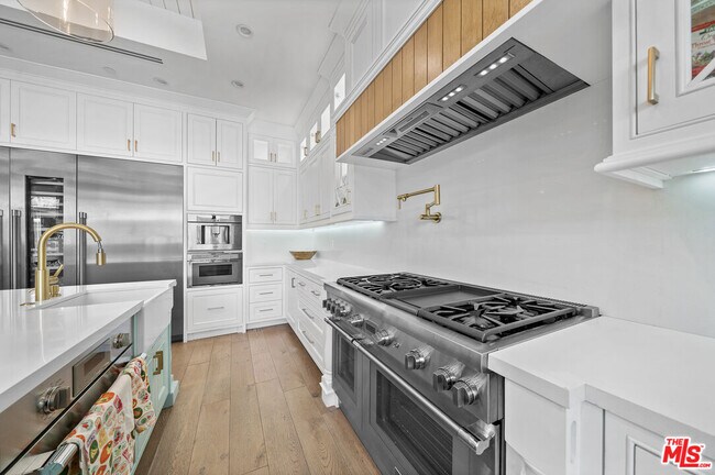 Building Photo - 12345 Huston St