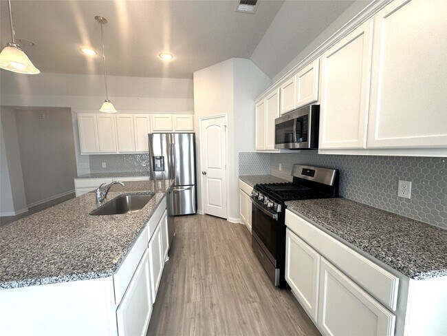 Building Photo - 13030 Laura Lake Dr
