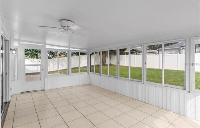 Building Photo - 3570 Manor Loop