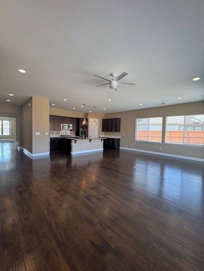 Building Photo - Beautiful Shadow Ridge Home in Spanish Spr...