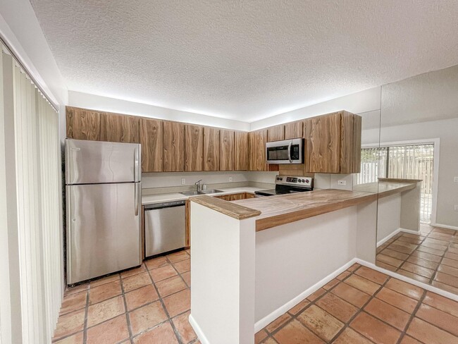 Building Photo - 317 3rd Ln