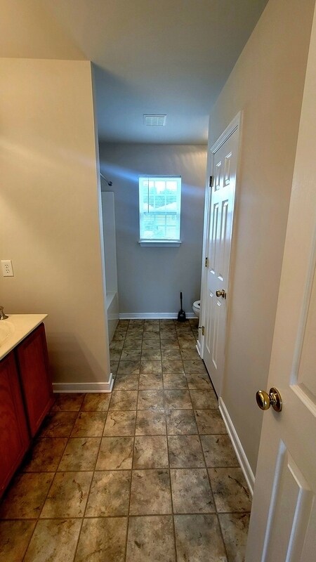 Building Photo - 4000 Stone Creek Terrace