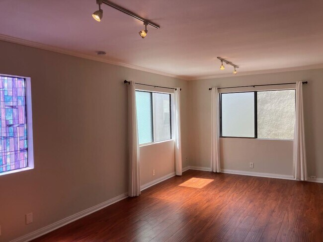 Level 1 - 126 Gull St