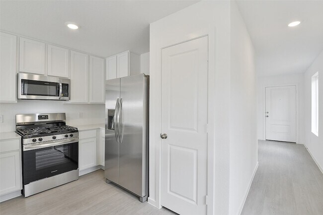Building Photo - 16818 Great Highlands Dr