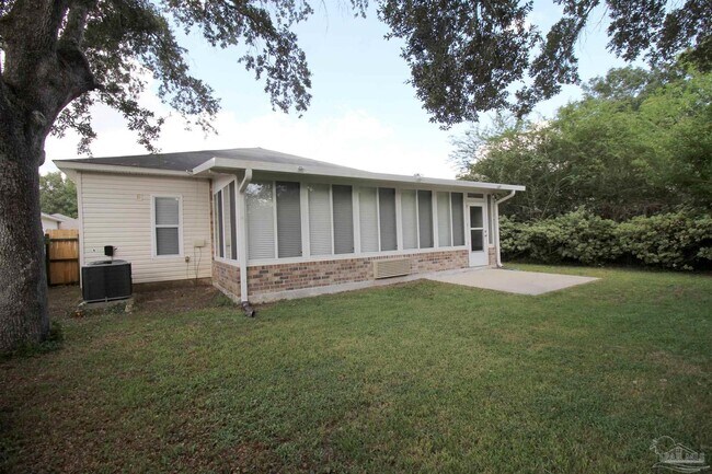 Building Photo - 639 Saleta St