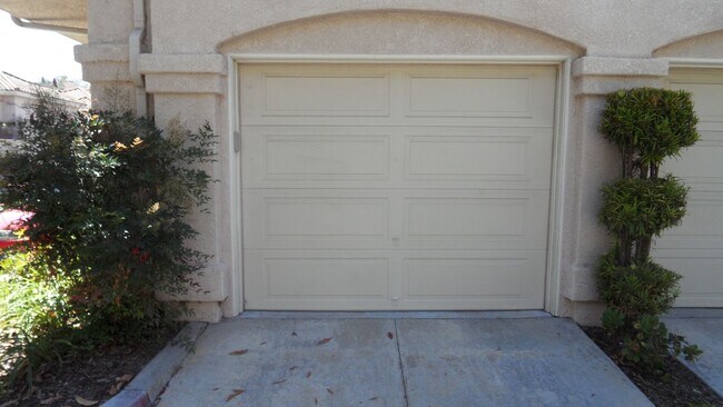 Building Photo - 8215 E White Oak Ridge