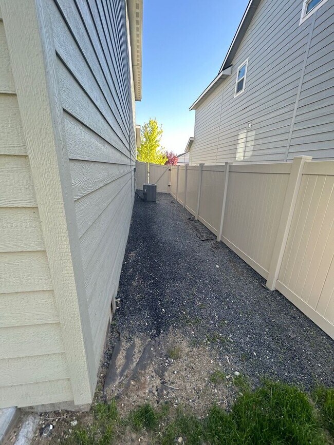 Building Photo - 3 Bedroom plus Loft For Rent! Victory Sout...