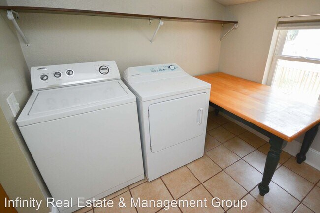 Building Photo - 2 br, 1 bath House - 907 4th Ave NW