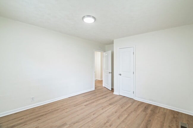 Building Photo - 2324 Greenfield Ln