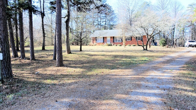 Building Photo - Nice private ranch in the woods