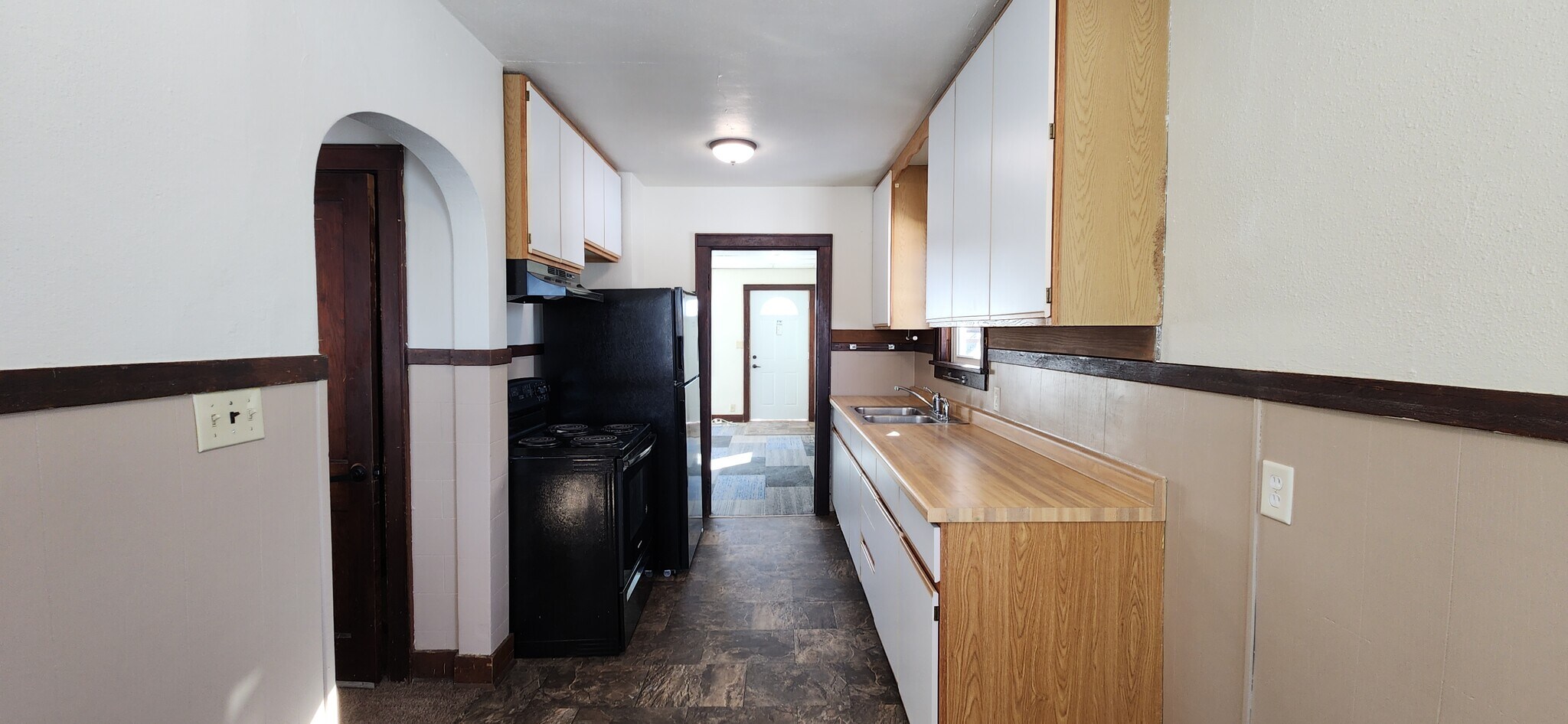 Building Photo - 2238 West Ave S