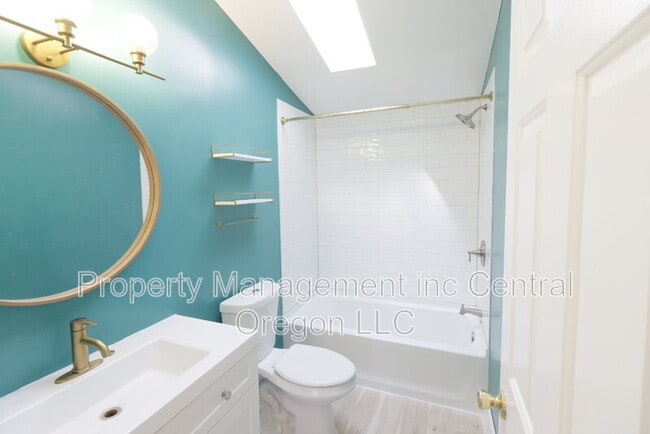 Building Photo - 15550 Rim Dr