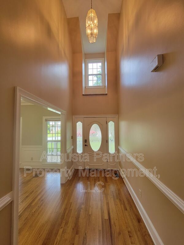 Building Photo - 650 Woodstone Way