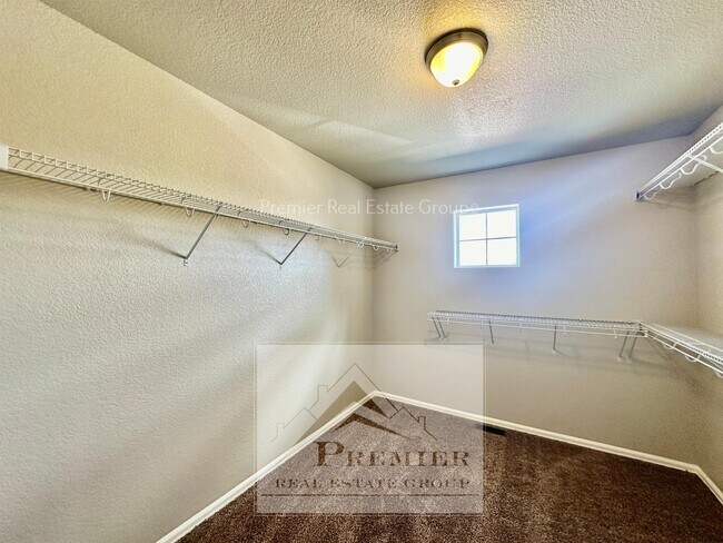 Building Photo - 3864 Saguaro Cir