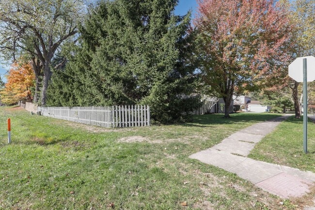 Building Photo - 5399 Thornburg Ct