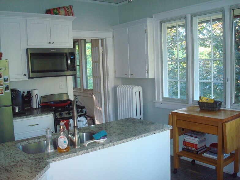 Kitchen - 457 Paris Ave SE