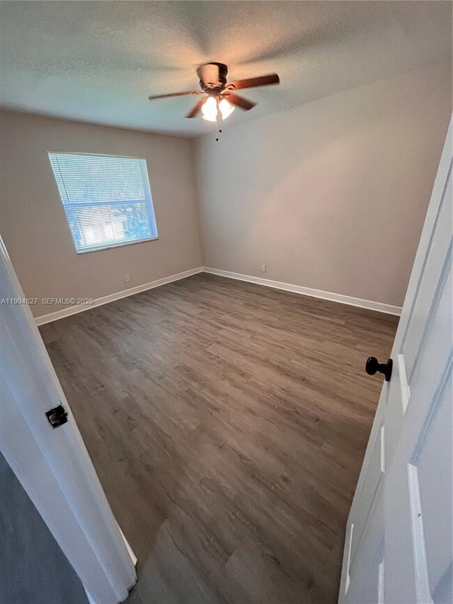 Building Photo - 5530 N Lakewood Cir