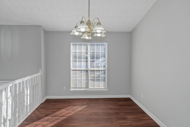 Building Photo - Spacious Home in Prime Location