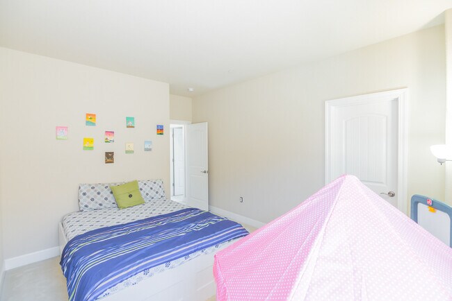 Building Photo - 5539 Southcrest Way
