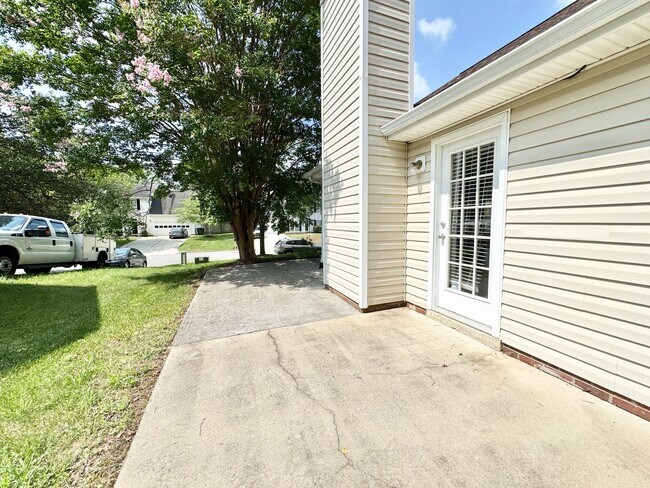 Building Photo - Adorable 3 Bedroom Home in High Point!