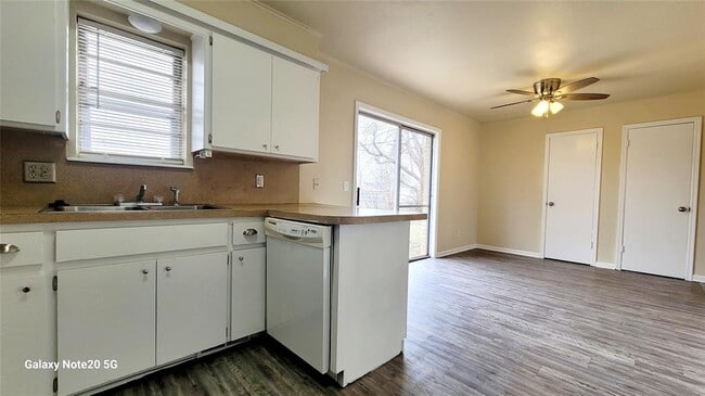Building Photo - 7916 S McKinley Ave
