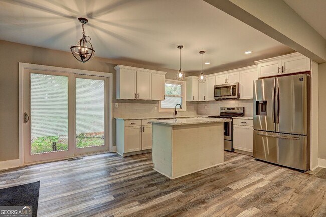 Building Photo - 1675 Bouldercliff Ct SE