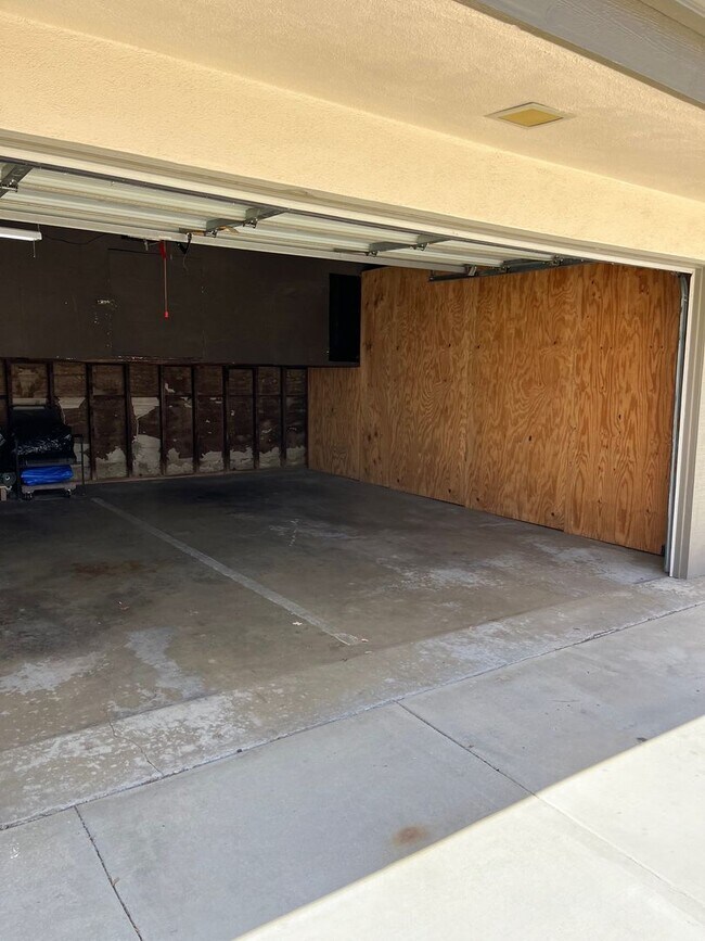 Building Photo - 3811 Green Ave