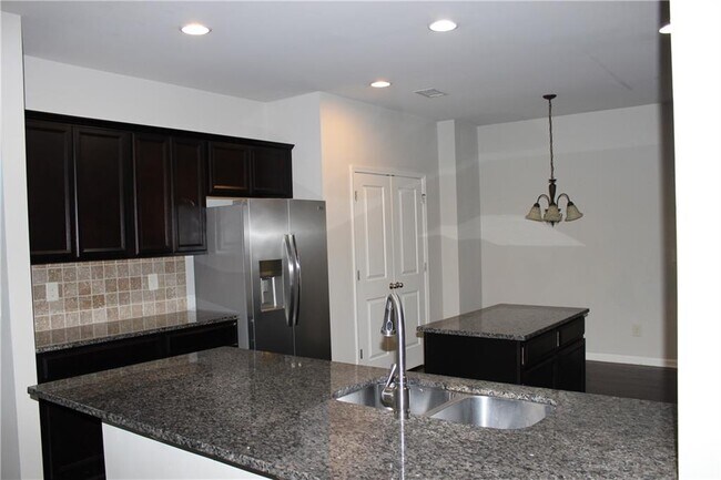 Building Photo - 4945 Ducote Trail