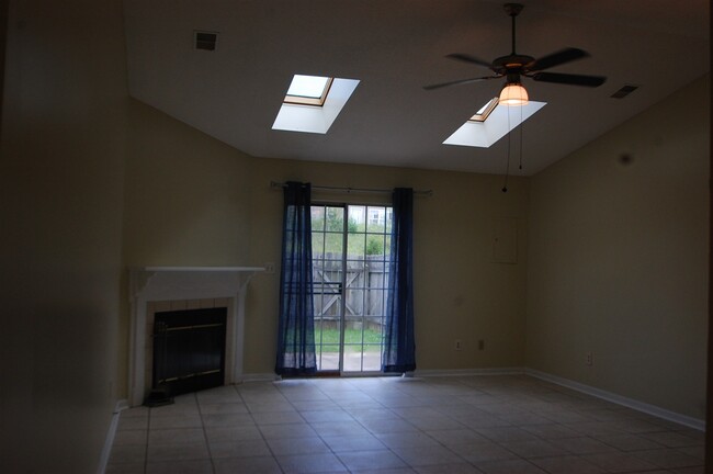 Building Photo - 624 Potomac Ct