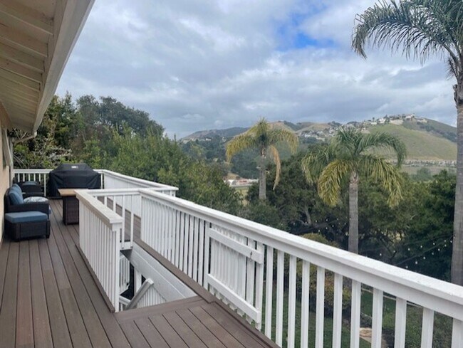 Building Photo - Charming 3 Bedroom 2.5 Bath home in Pismo Heights