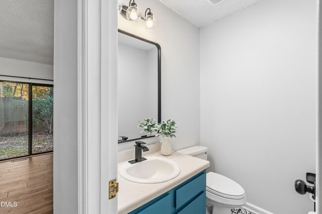 Building Photo - 6422 English Oaks Dr