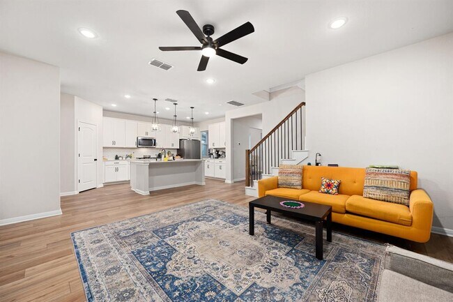 Building Photo - 236 Travis Ln