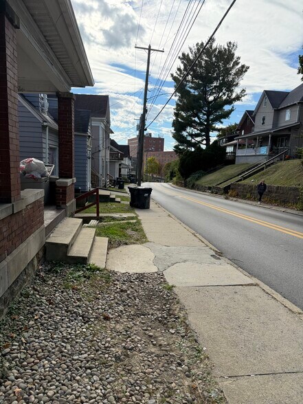 Building Photo - 728 Willey St