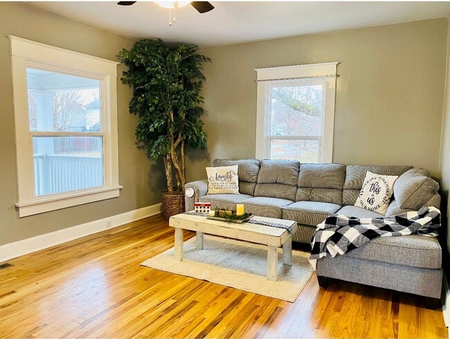 Building Photo - Summer Move-In Special – 50% Off June Rent! 2-bedroom, 1.5-bath move in ready!