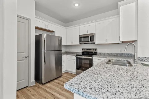 Building Photo - Room in Duplex on Briarwood Pass